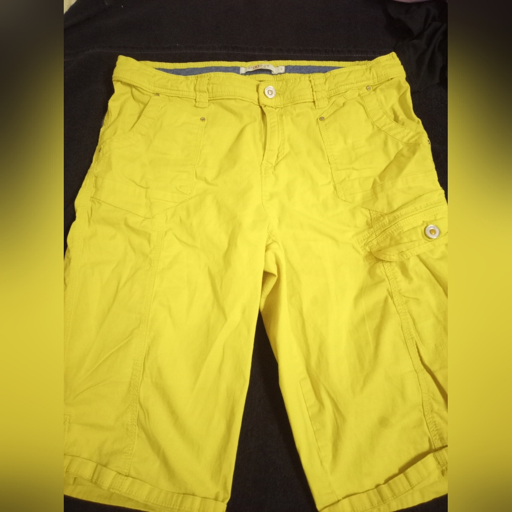 Bright Yellow Cargo Shorts Point Zero Size 9 With Stretch